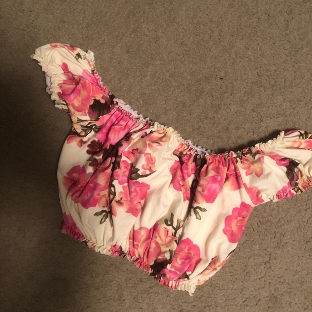Floral off shoulder crop top.